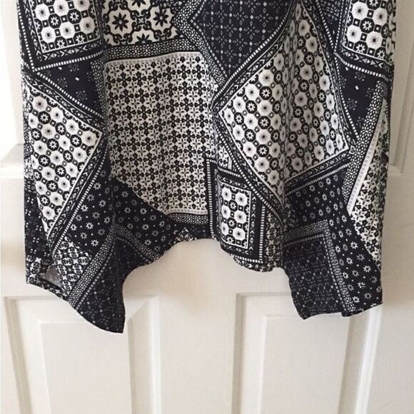 Cuddl Duds Flexwear Handkerchief Hem Black and White Print Dress - Picture 4 of 8